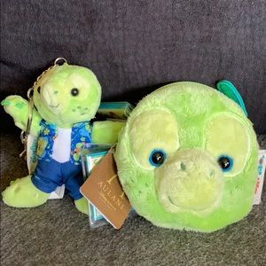 Aulani’s ‘Olu the Turtle keychain and coin purse